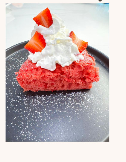 3 Ingredient Strawberry Cake