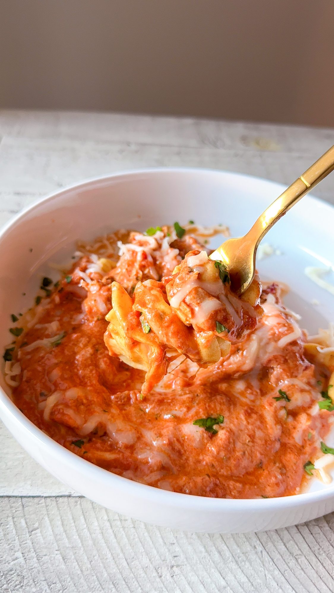 Crockpot Cheesy Chicken Tortellini photo 1