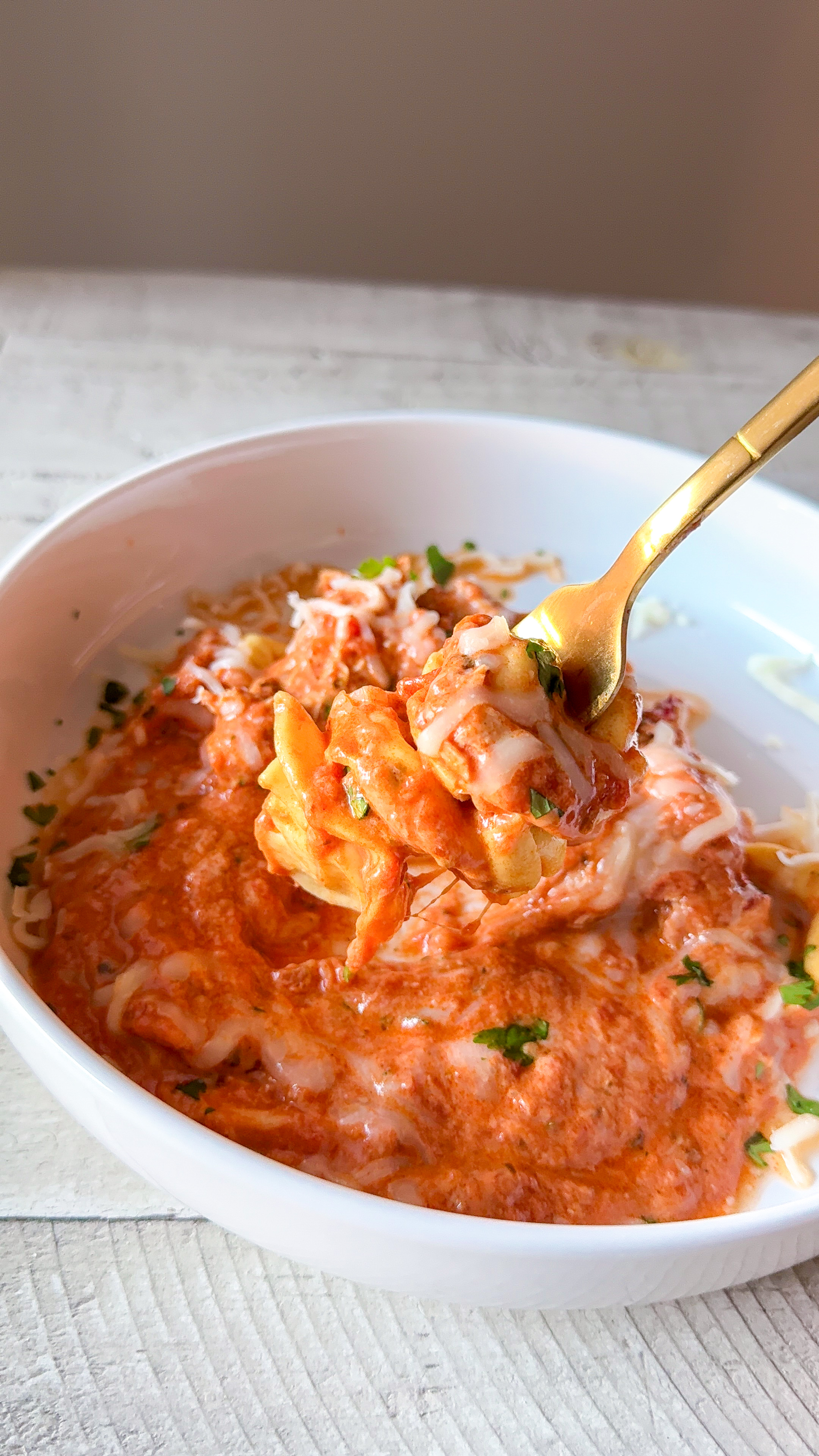 Crockpot Cheesy Chicken Tortellini photo 1